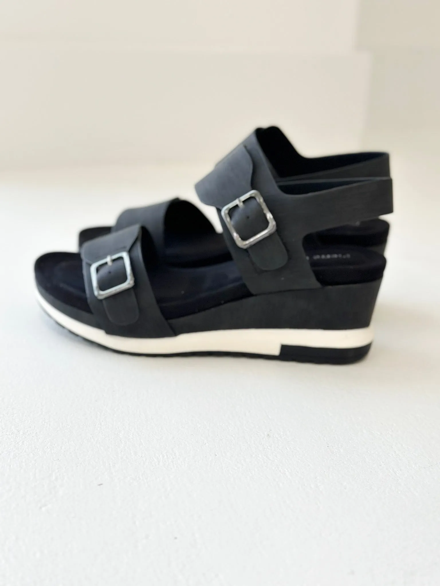 The Get-Up Wedge - Black